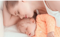 3种有效的方法来阻止婴儿轻轻入睡没有CIO