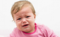 婴儿看到新面孔时哭得很厉害如何应对陌生人的焦虑