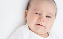 为什么我 4 个月大的婴儿哭了
