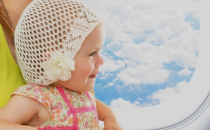 婴儿坐飞机时如何避免耳痛尝试12个技巧