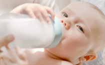 如何用奶瓶喂宝宝
