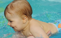 游泳尿布和和你的宝宝一起游泳