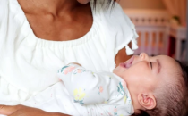 如何让您的新生儿入睡让您过度疲劳的宝宝入睡的技巧