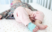 婴儿安全月如何与难睡者一起练习安全睡眠