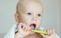 照顾宝宝牙齿的五个技巧
