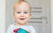 婴儿软积木开发出牙和玩乐的玩具