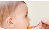 在宝宝的饮食中加入固体食物称为断奶