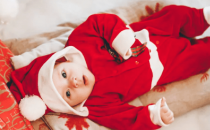 为宝宝的第一个圣诞节拍摄8张令人难忘的照片