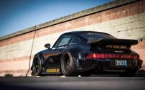 RWB保时捷993从Forgestar车轮获得额外的特别外观