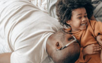 睡前让精力充沛的孩子平静下来的5种方法