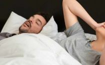 越来越多的已婚夫妇睡在不同的房间