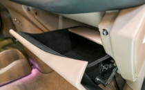 现代摩比斯推出受飞机头顶行李箱启发的新型电动汽车手套箱